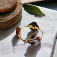 Load image into Gallery viewer, Wire wrap Bangle - Pralines
